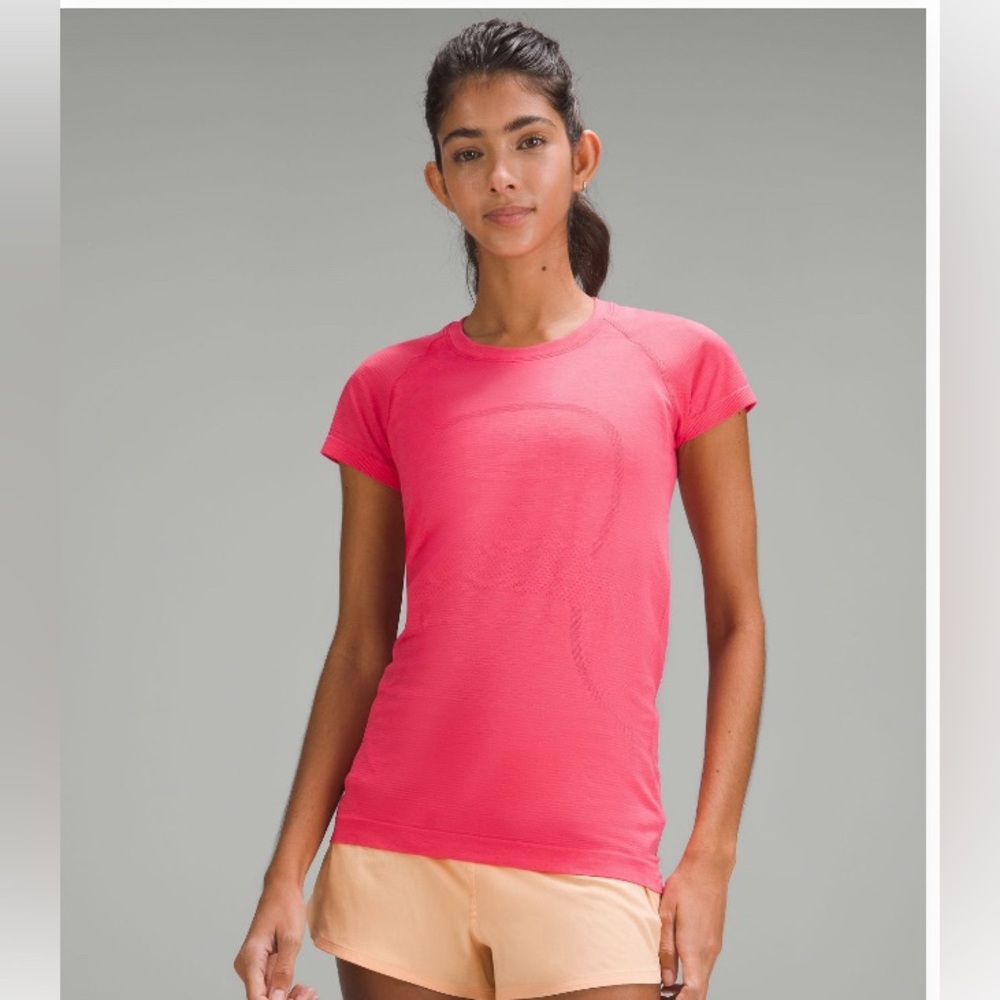 *NWT* Lululemon Swiftly Short Sleeve Shirt in Lip Gloss